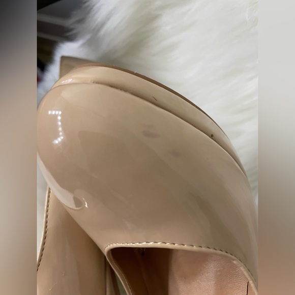 Brinkley C. Nude 4 1/2 inch heels. Size 10 - Picture 8 of 9